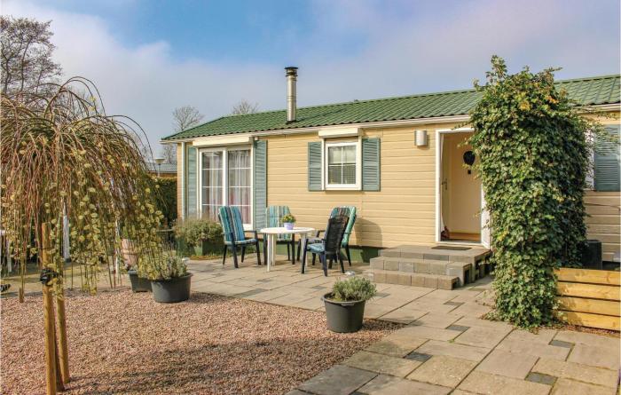 2 Bedroom Nice Home In Tzummarum