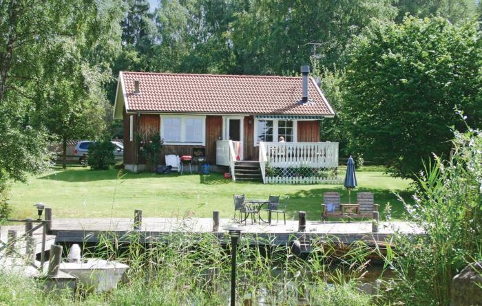 2 Bedroom Cozy Home In Sjötorp