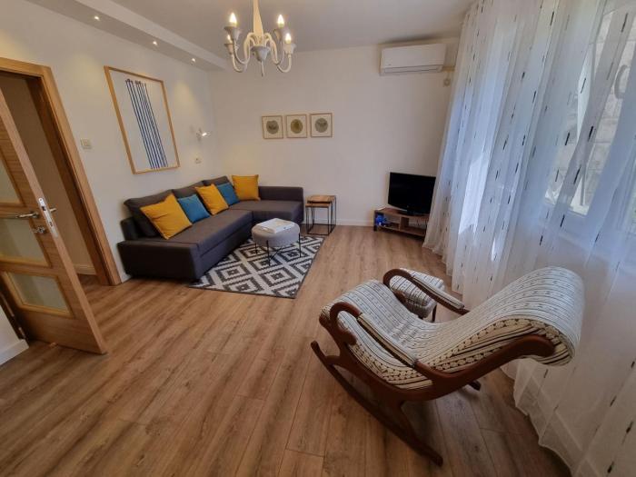 Golden Fields Apartment near the Old Town