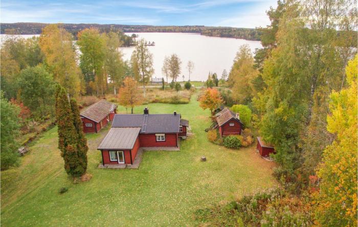 Three-Bedroom Holiday Home In Grythyttan