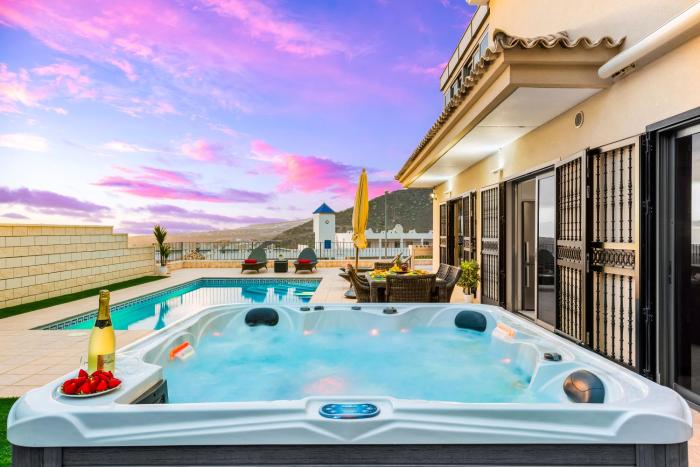TORVISCAS SUNSET VILLA 4 rooms & private Jacuzzi