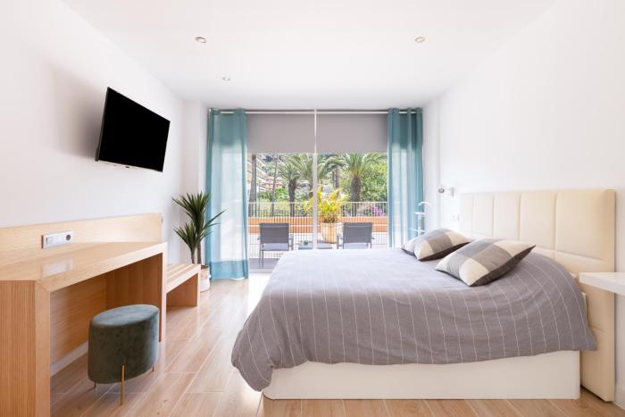 Palmeras Playa Studio: pools, beach, sun & shore