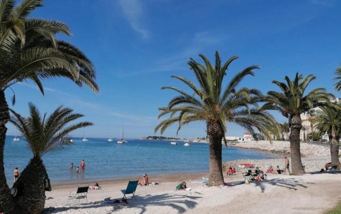 Charmant studio climatisé pinède 1 min de la mer