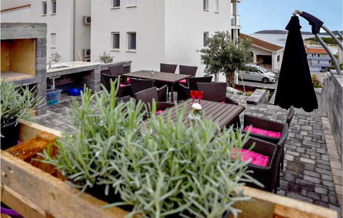 2 Bedroom Lovely Apartment In Sibenik