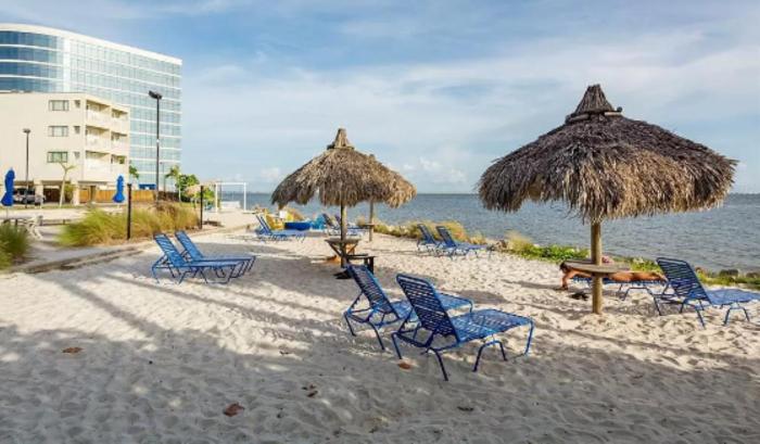 Amazing Waterfront Views Resort, Enjoy Heated Pool & Sunset!