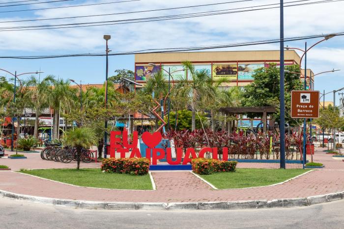 Studio completo com ar, garagem e varanda espaçosa em Itaipuaçu - Ideal para 3 pessoas