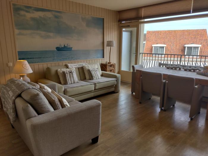 SANS SOUCI’ Bed by the Sea