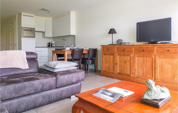 2 Bedroom Cozy Apartment In Oostende