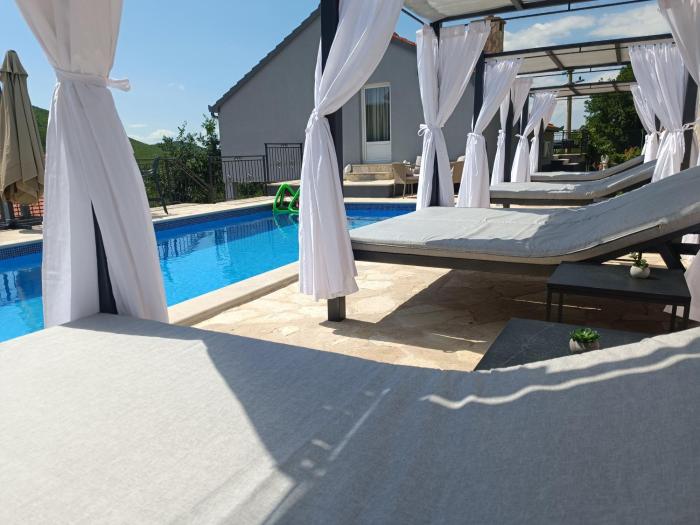 Villa Marija with heated pool