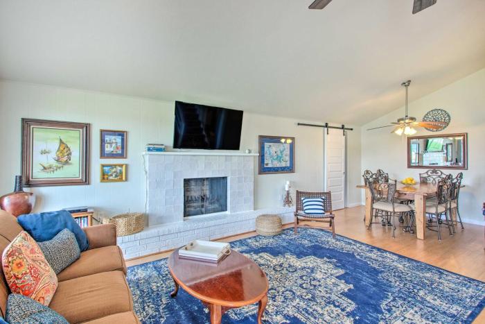 Sanders Island View Home Steps to Lake Texoma