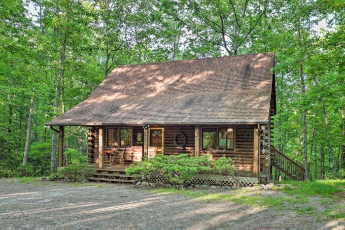 Explore the Land of Waterfalls! Brevard Log Cabin
