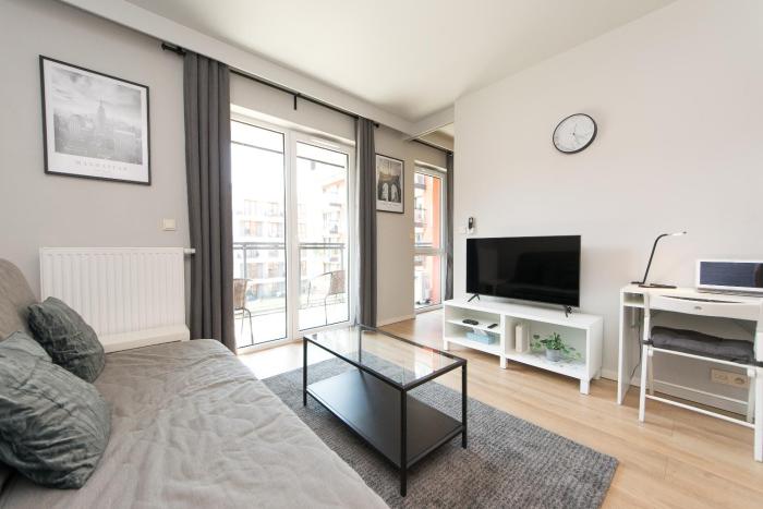 Main Trainstation one bedroom AC p4you pl