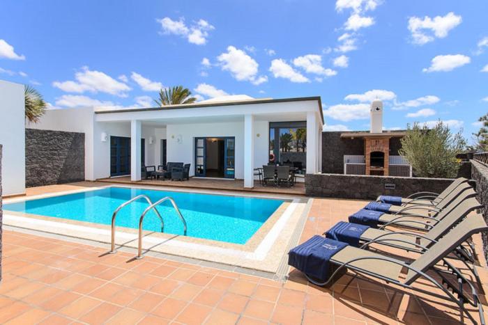 Villa Sleeps 6 with Sauna