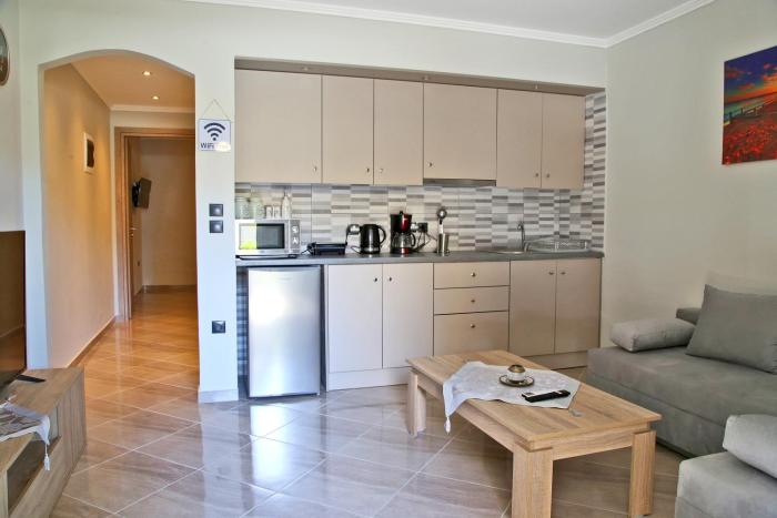 Johns Cozy apartments -10 min from Athens Airport Self Check-In!