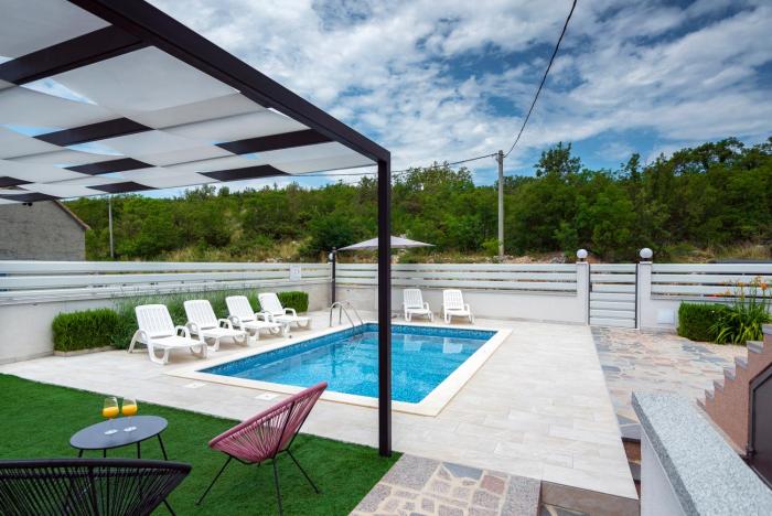 Luxury with gallery, heated pool only for you-KLIS CRO