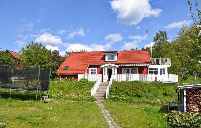 3 Bedroom Beautiful Home In Tenhult