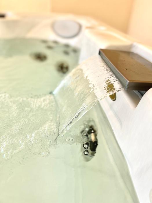 Brand New 2BD Apartment with Jacuzzi