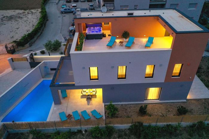 TROGIR - Villa City Gold with pool & whirpool