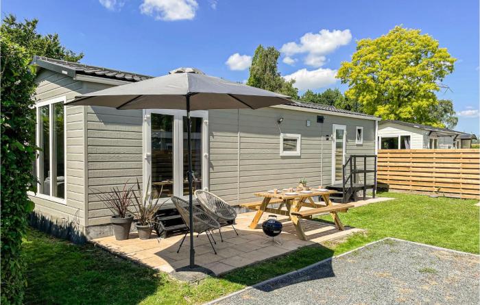 Stunning Home In Heinkenszand With Wifi