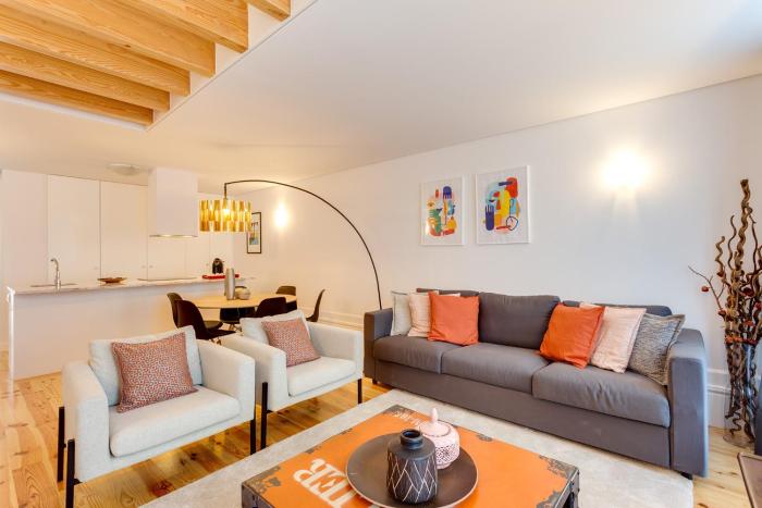 Almada Luxurious Duplex by DAHOME