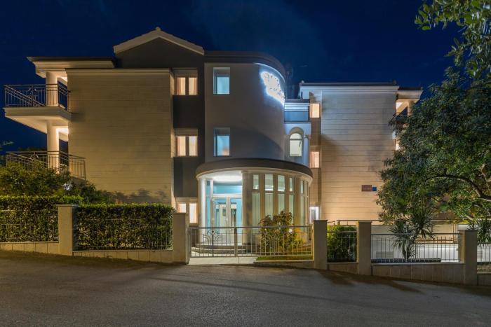 Island Resort Mihaela