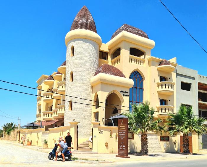 Mahdia - Baghdadi - Laourient Apartments, restaurant, café