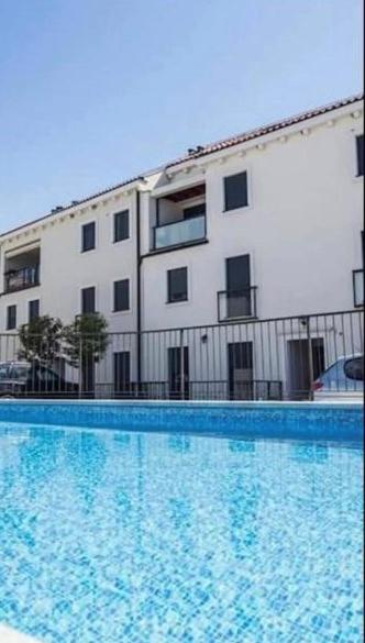 Luxury Apartment Ani 100m to See with Pool & Parking