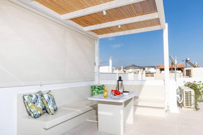 5 Star Residence 3Bdr, 2Bth, Roofdeck, Naxos Town