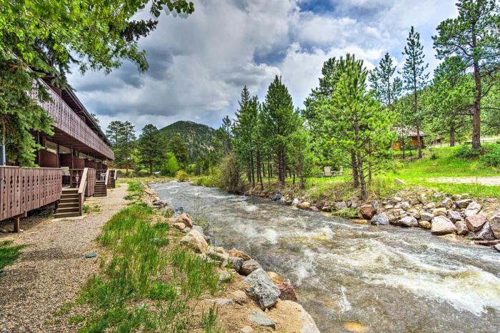 Cozy Condo on Fall River - 1 Mile to RMNP Gate!