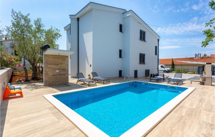 Amazing apartment in Malinska with Outdoor swimming pool WiFi and 2 Bedrooms