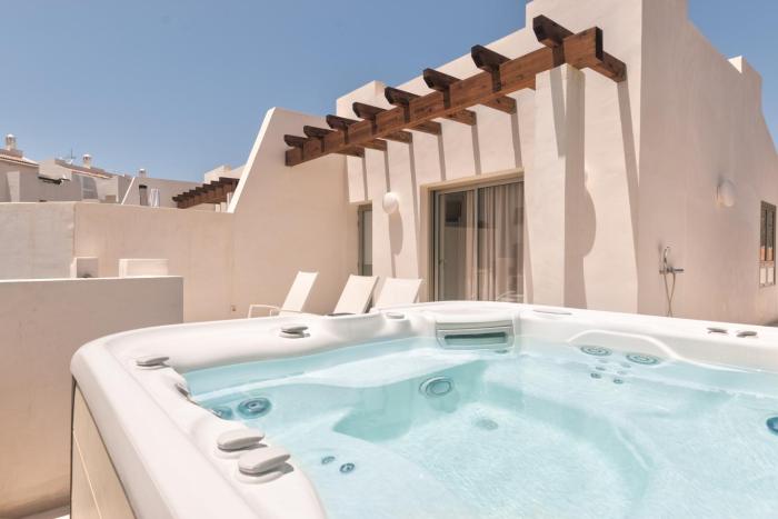 Bentor 3-1 PENTHOUSE JACUZZI POOL VIEW 3B