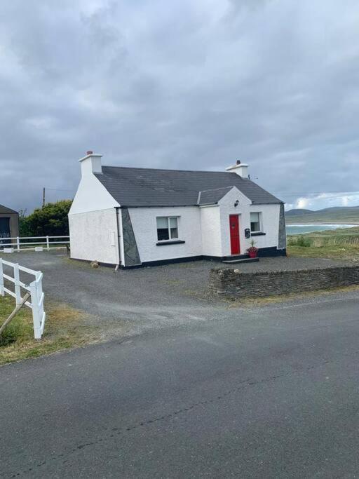 Ballyliffin Quaint Irish Cottage overlooking Malin Coast