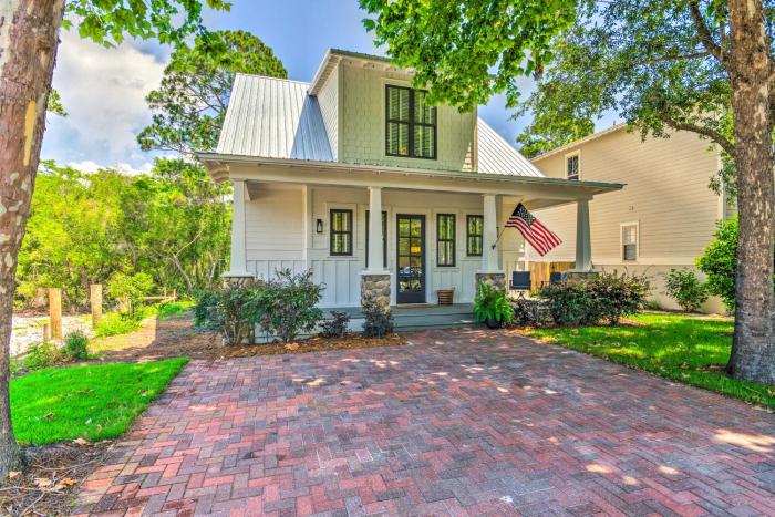 Sunny FL Home Miss Millies Landing with Deck!