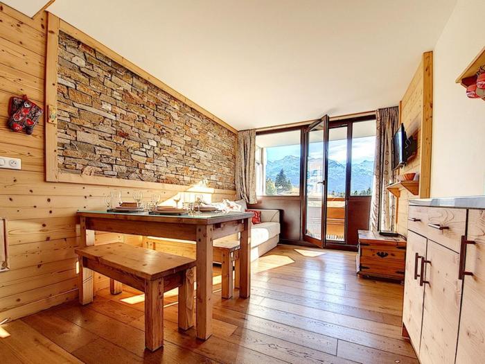 Bel Appartement Rénové au Cœur de la Station avec Balcon - FR-1-344-821