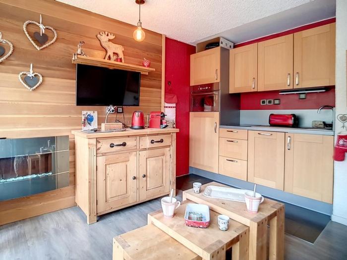 Studio rénové, lumineux et skis aux pieds - FR-1-344-840