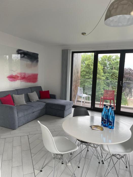 Lady - Victoria Residence by OneApartments