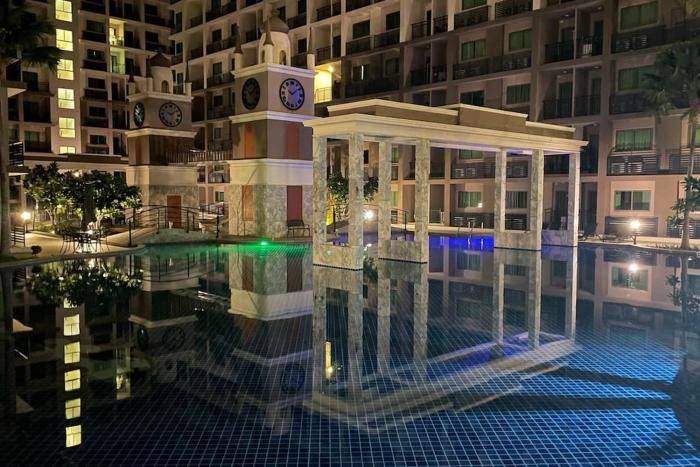Exclusive Arcadia Condo - Amazing Pools & Gardens, Gym, Sauna, Waterfalls, Jacuzzi, Fast Internet