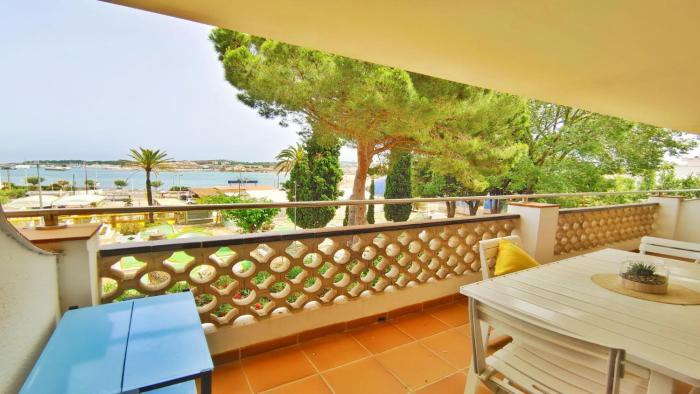 VACAY Apartamento Sol i Mar, vistas al mar, en la Costa Brava, LEscala!
