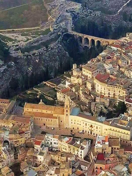 Daniels House Gravina