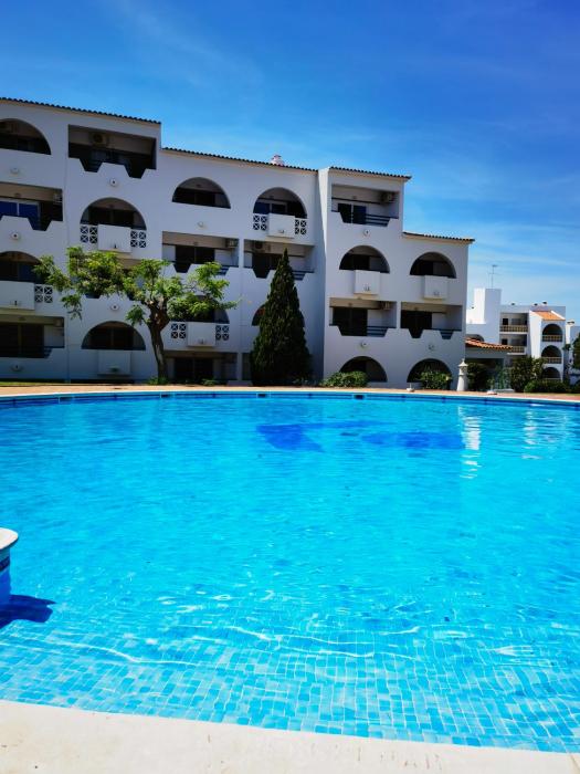 211 Apartamento moderno com vista para a piscina no centro da cidade