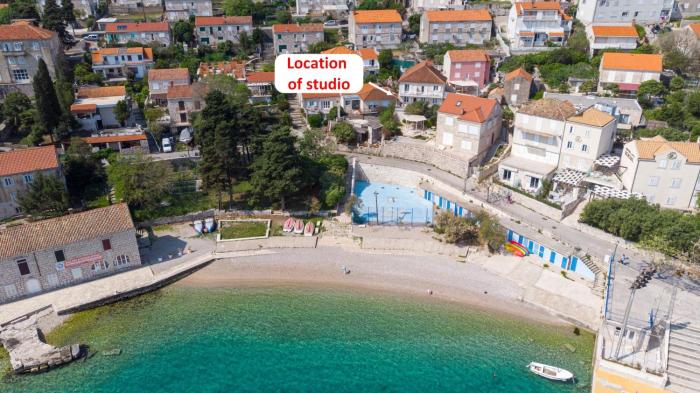 S2 - modern studio just 50m from the beach