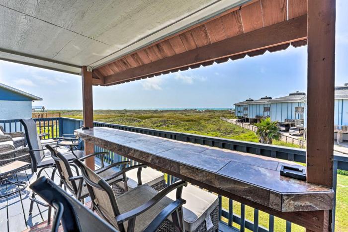 Sea-King Sol Ocean-View Condo in Port Aransas!