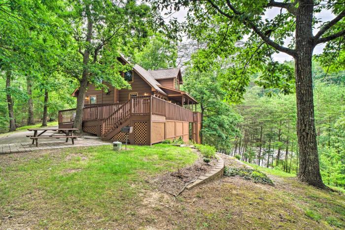 Central Sevierville Cabin with Hot Tub and Views!