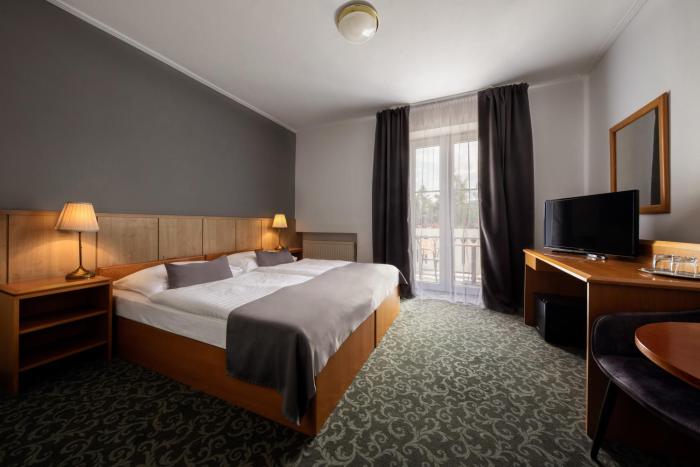 Prague Hotel Carl-Inn l Restaurant & Parking