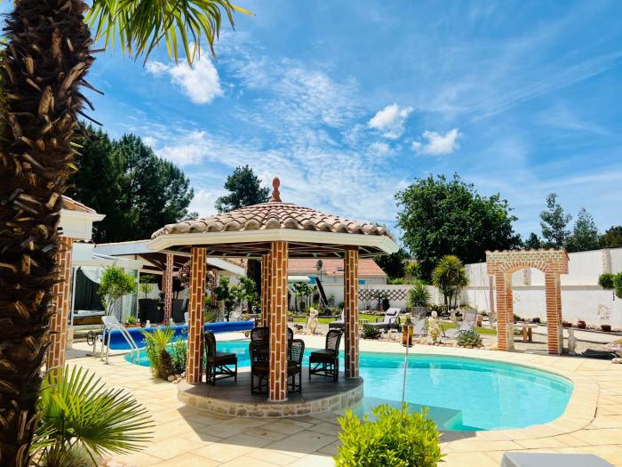 Le Mas des Mathes, Chambres dhôtes, Studios