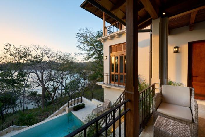 Las Catalinas - 5 bedroom luxury beachfront home - Casa Alouatta