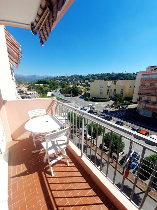 Appartement F3 traversant avec 2 terrasses et parking