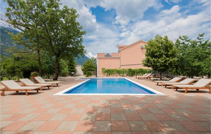 Nice Home In Rastovac With 6 Bedrooms, Wifi And Outdoor Swimming Pool