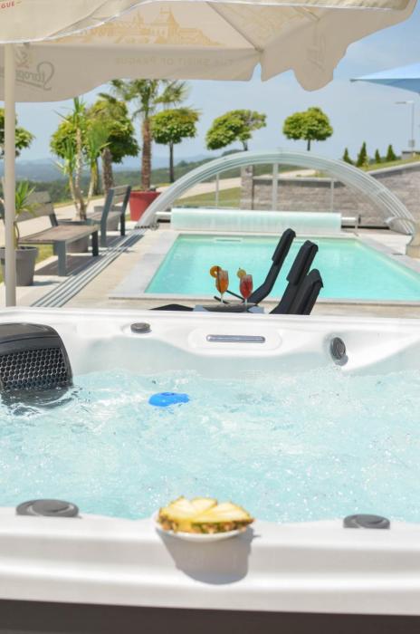 Three Stars Luxury House ART-PE with pool and SPA pool