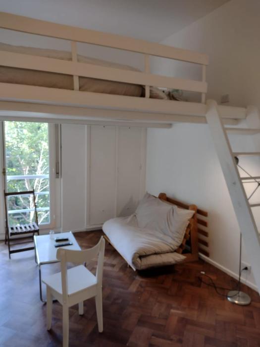 Loft monoambiente entrepiso y balcón francés
